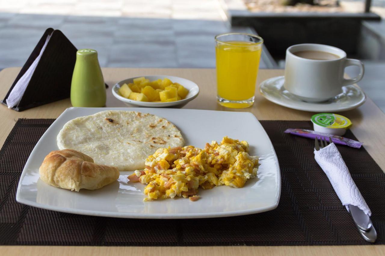 Ayenda 1236 Platinum Plaza Otel Medellín Dış mekan fotoğraf